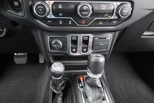 Used 2025 Jeep Wrangler Sport AWD/4WD image 25