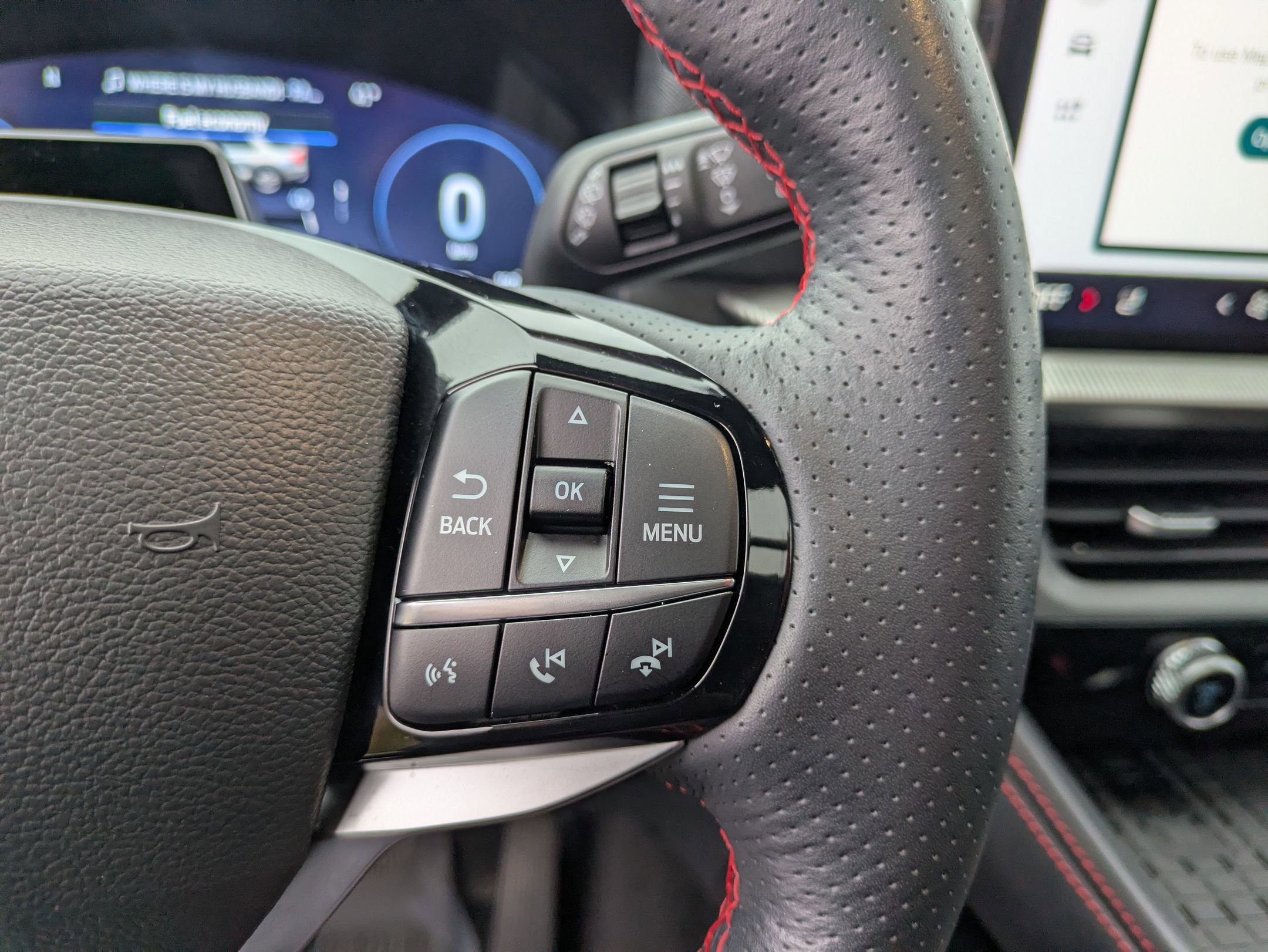 Certified 2025 Ford Explorer ST-Line w/ Premium Package image 20