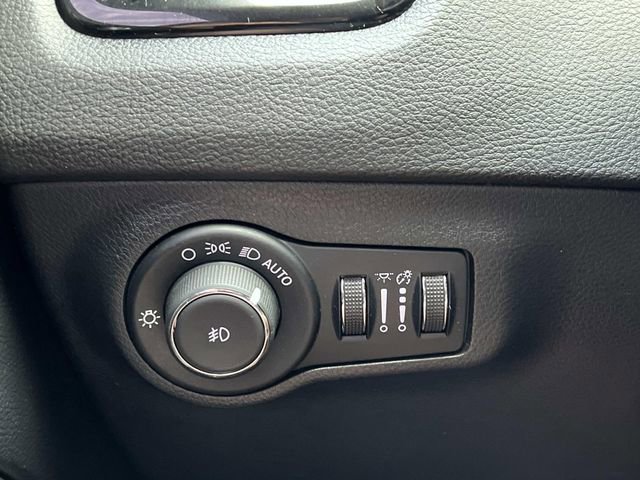 Used 2019 Jeep Compass Limited AWD/4WD image 28