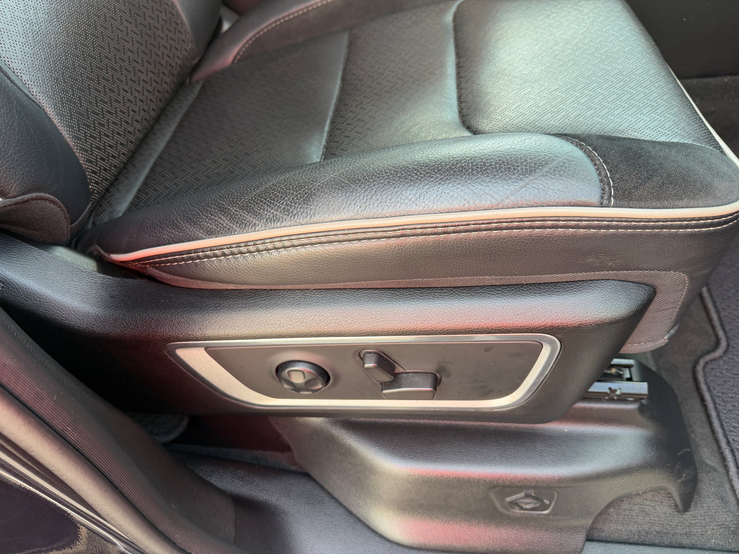 Used 2021 RAM 1500 Laramie AWD/4WD image 17