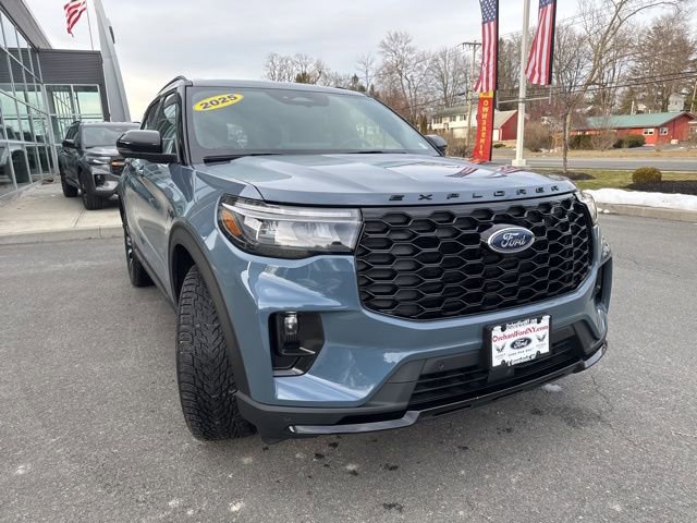 Certified 2025 Ford Explorer ST-Line image 4