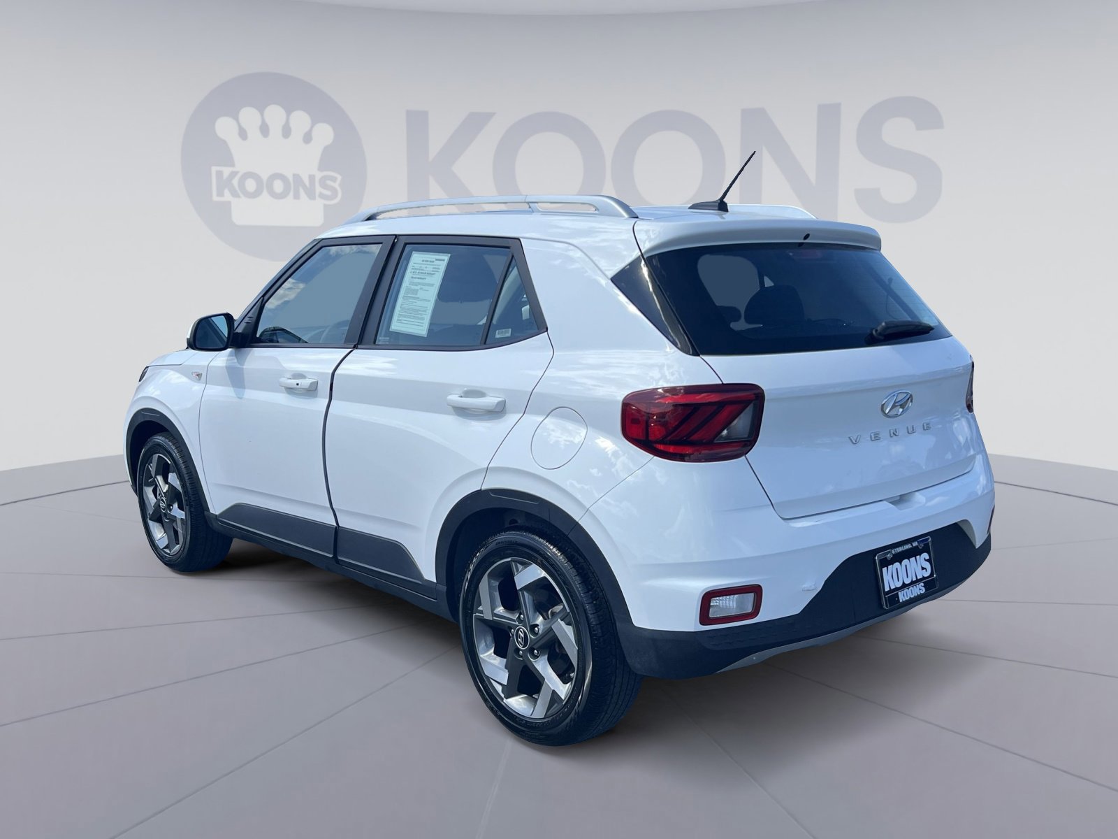 Used 2025 Hyundai Venue SEL FWD image 5