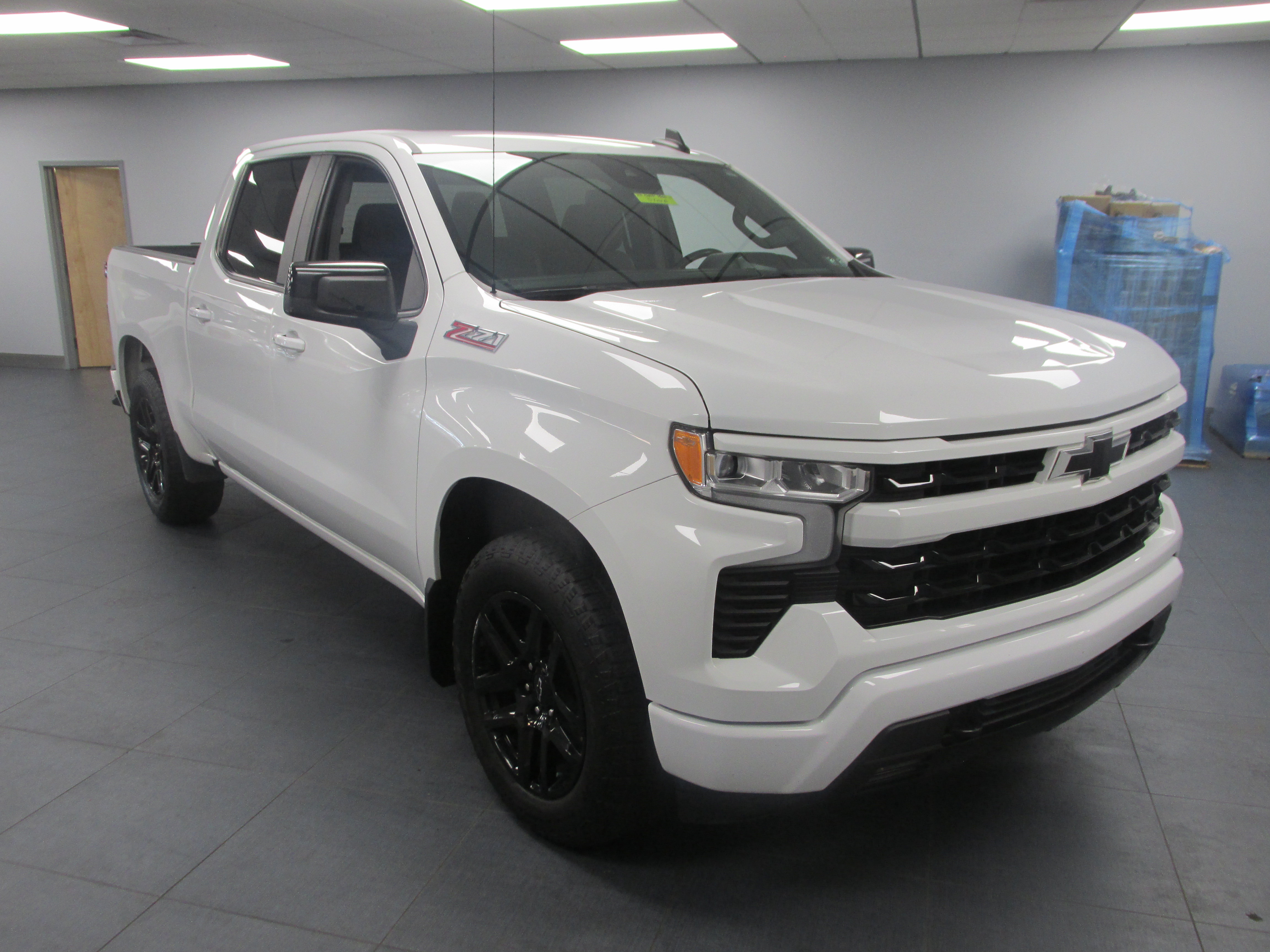 Used 2023 Chevrolet Silverado 1500 RST w/ Z71 Off-Road Package AWD/4WD image 3
