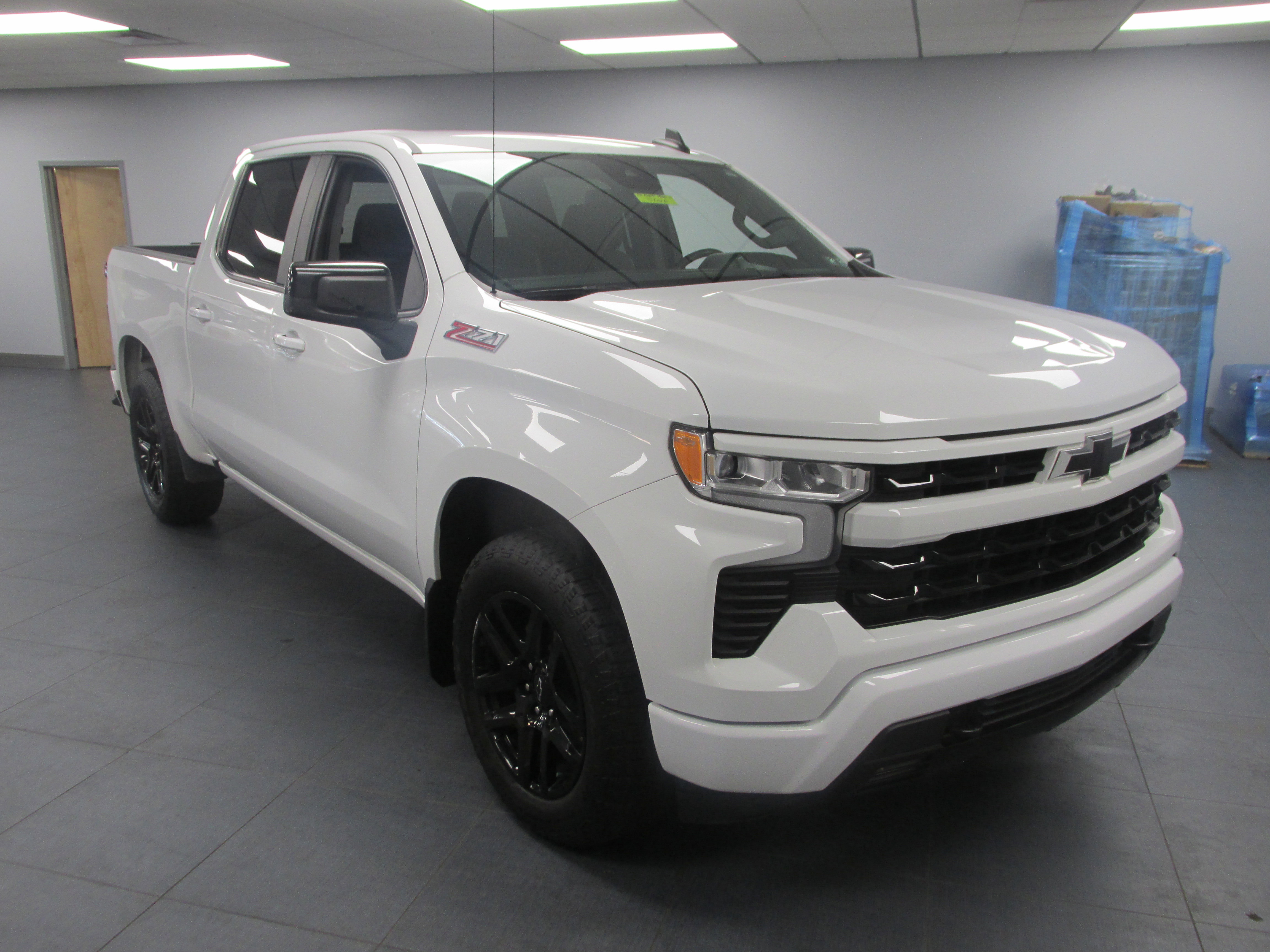 Used 2023 Chevrolet Silverado 1500 RST w/ Z71 Off-Road Package AWD/4WD image 3