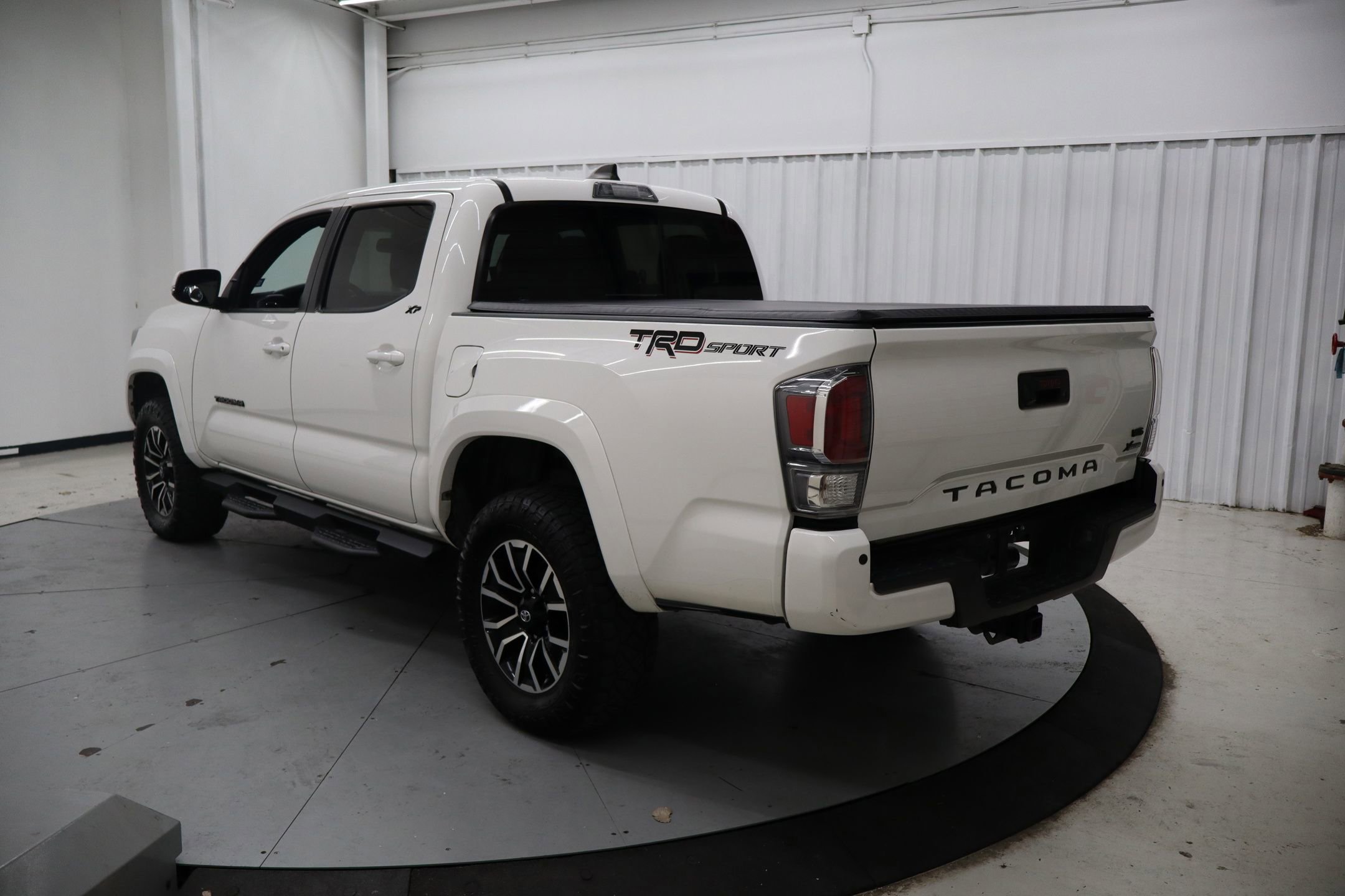 Used 2022 Toyota Tacoma TRD Sport w/ Technology Package image 5