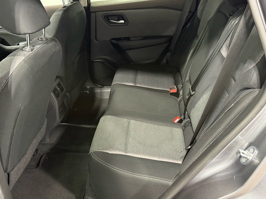 Used 2023 Nissan Rogue SV image 13