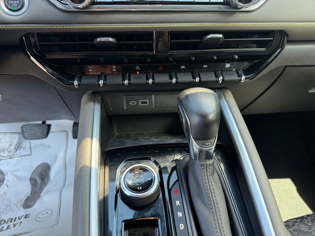 Used 2024 Chevrolet Colorado ZR2 w/ Technology Package AWD/4WD image 19