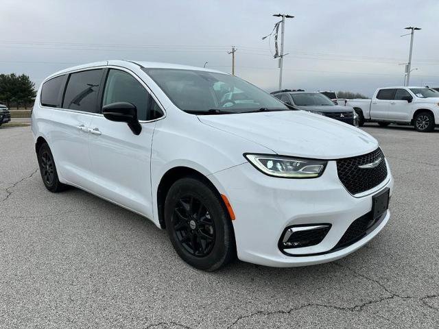 Used 2024 Chrysler Pacifica Touring-L image 8