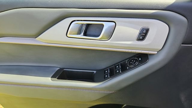 Certified 2025 Ford Explorer Active AWD/4WD image 20