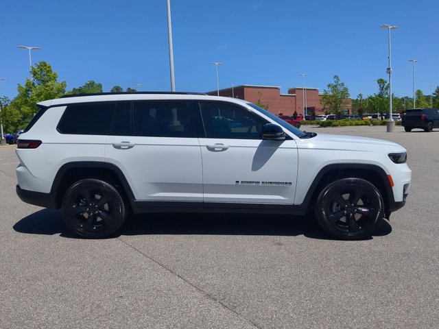 Used 2024 Jeep Grand Cherokee L Limited w/ Black Appearance Package AWD/4WD image 3