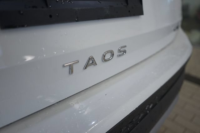 Used 2022 Volkswagen Taos SE w/ Panoramic Sunroof Package AWD/4WD image 13
