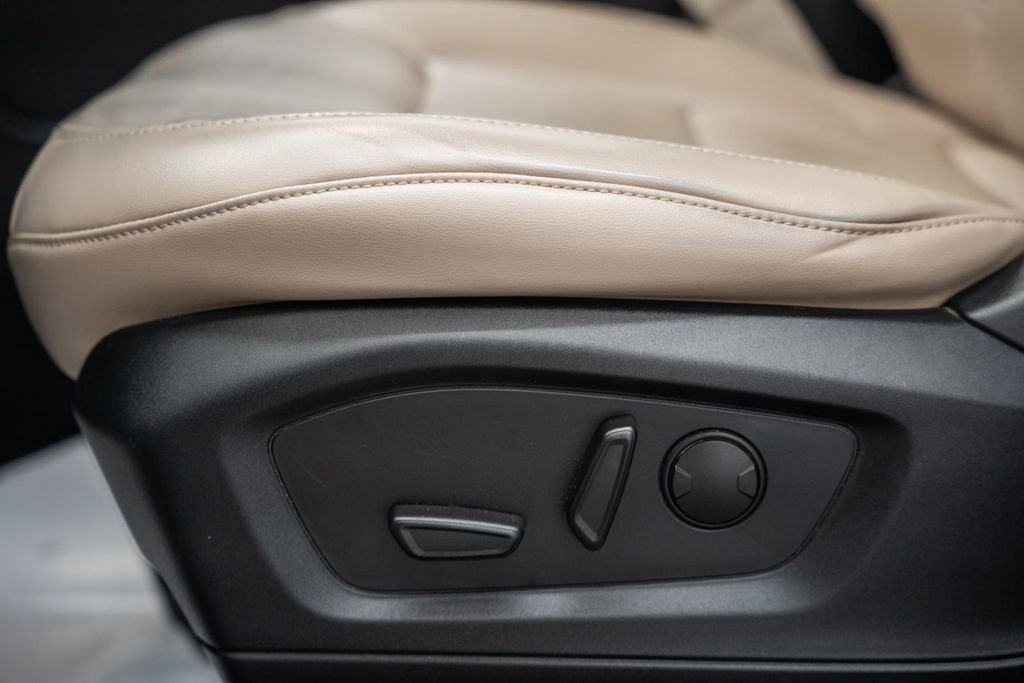 Certified 2021 Ford Explorer XLT w/ Equipment Group 202A image 39