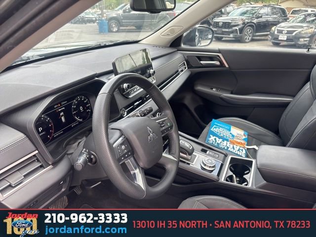 Used 2023 Mitsubishi Outlander SE AWD/4WD image 16