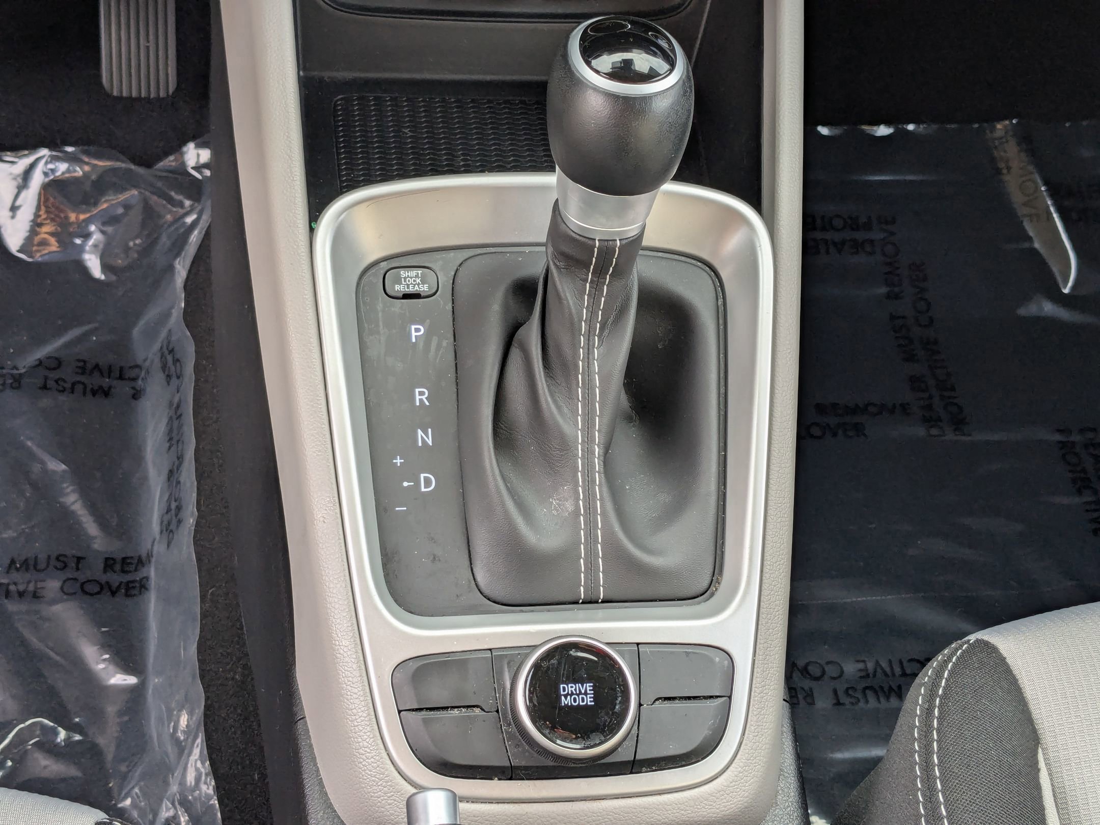 Used 2024 Hyundai Venue SEL FWD image 25