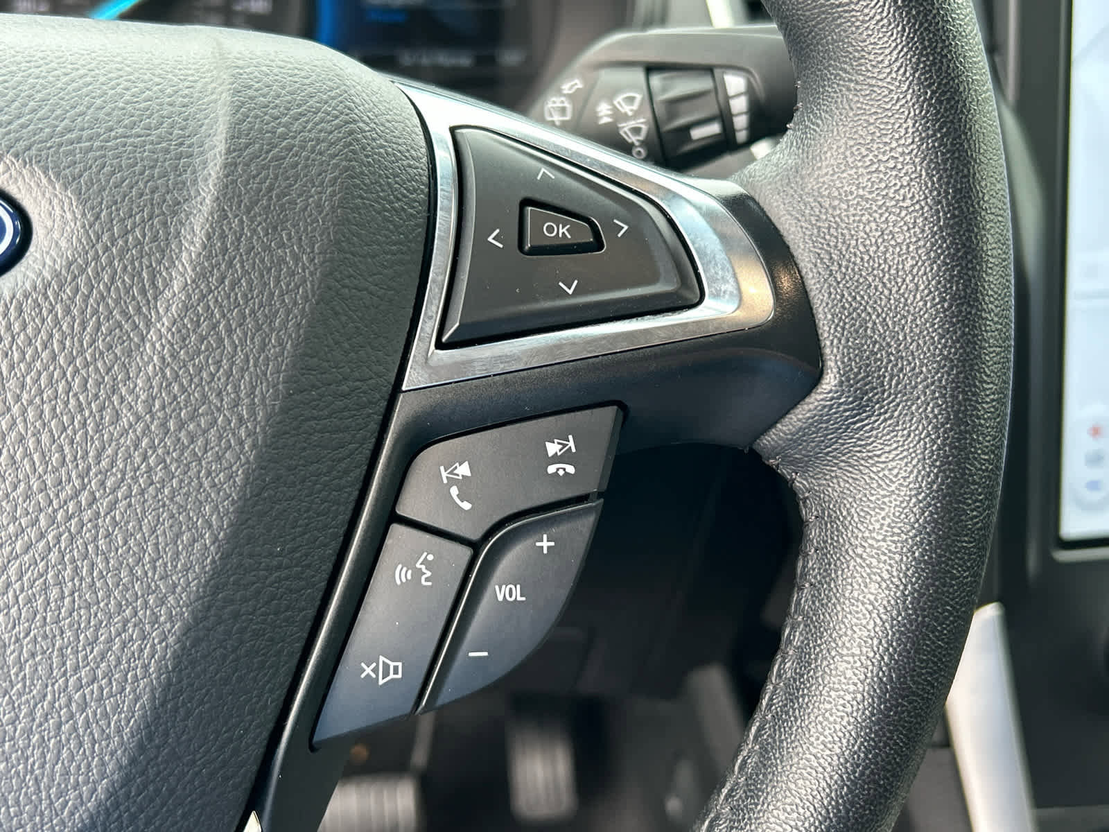 Certified 2024 Ford Edge SEL image 32