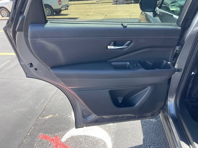 Used 2023 Nissan Pathfinder Platinum FWD image 17