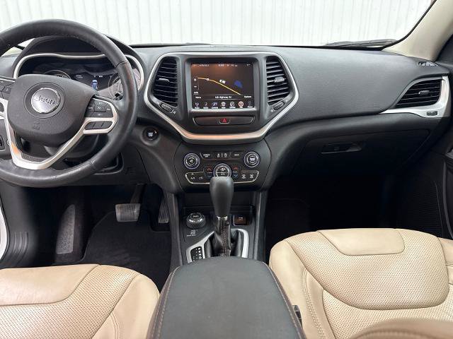 Used 2017 Jeep Cherokee Limited w/ Luxury Group AWD/4WD image 28