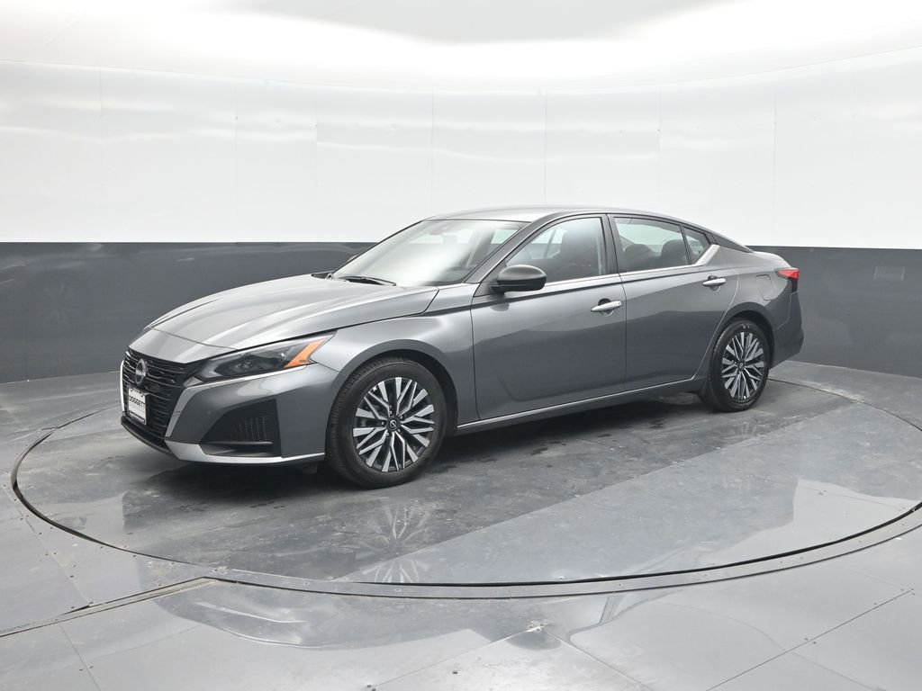 Used 2025 Nissan Altima 2.5 SV FWD image 1