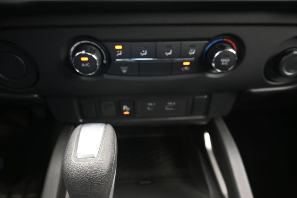 Used 2025 Nissan Frontier SV RWD image 32