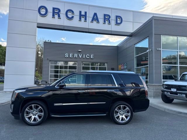 Used 2018 Cadillac Escalade Luxury AWD/4WD image 2