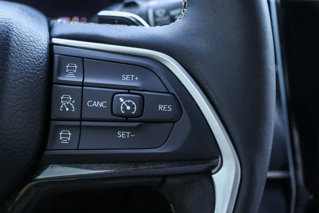 Used 2023 Jeep Grand Cherokee Altitude RWD image 24