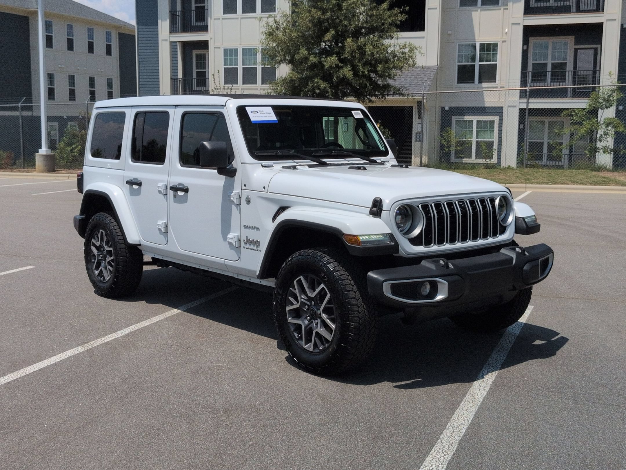 Used 2024 Jeep Wrangler Unlimited Sahara w/ Technology Group AWD/4WD image 2
