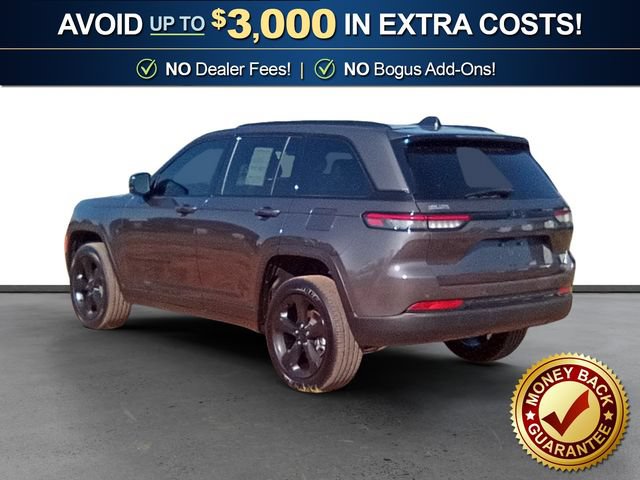 Used 2025 Jeep Grand Cherokee Altitude RWD image 4