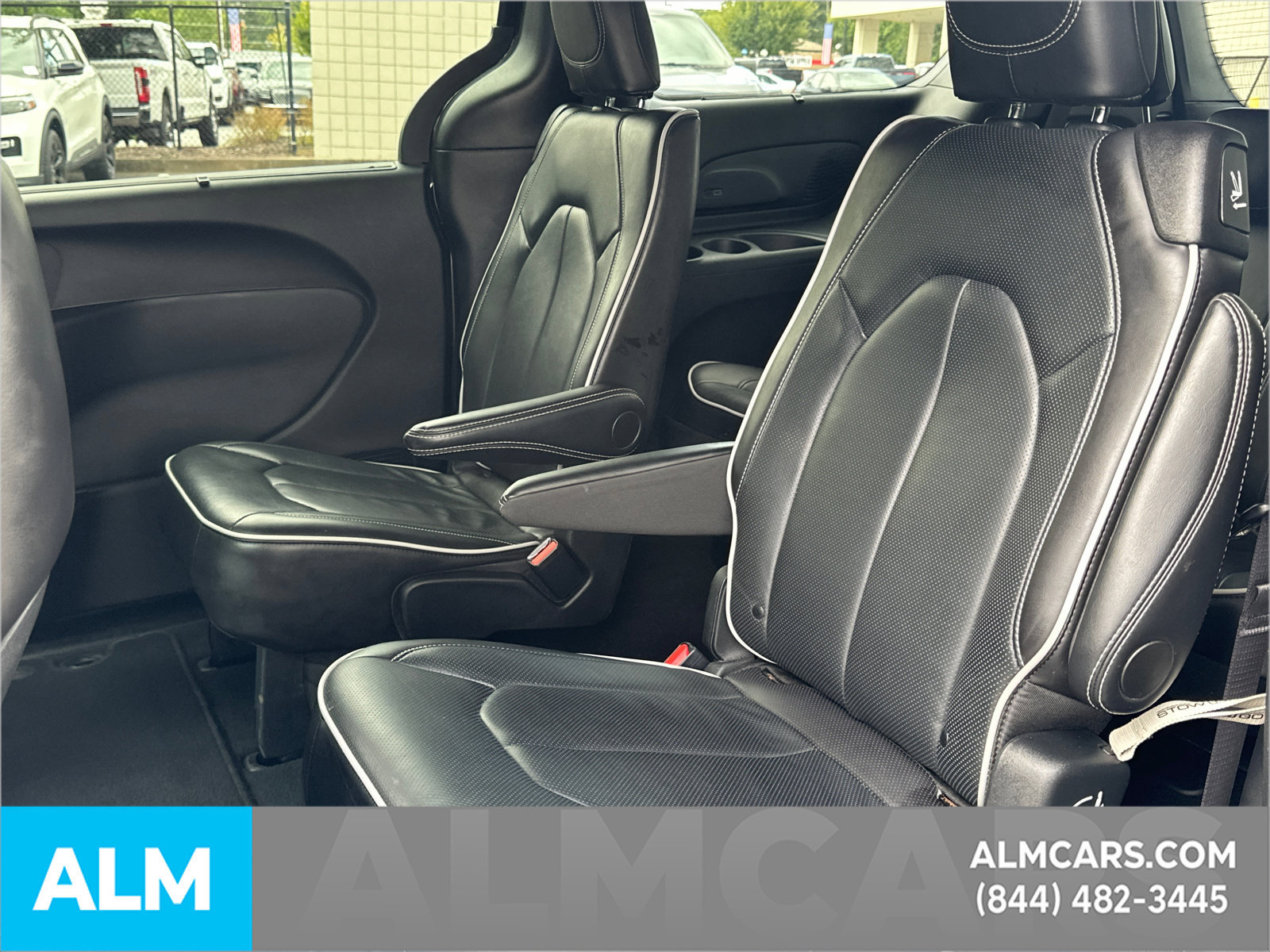 Used 2025 Chrysler Pacifica Limited FWD image 24