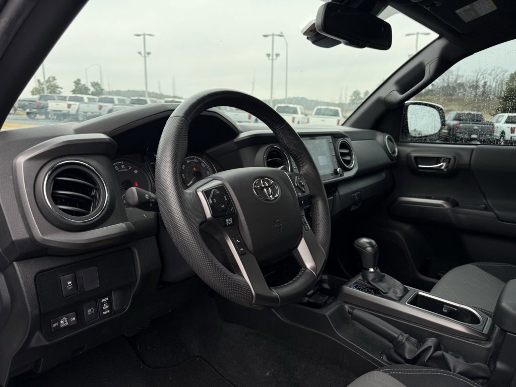 Used 2022 Toyota Tacoma TRD Off-Road image 10