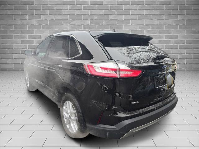 Certified 2022 Ford Edge SEL w/ Convenience Package image 2