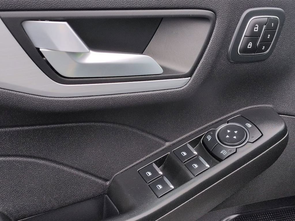 Certified 2023 Ford Escape Platinum AWD/4WD image 10