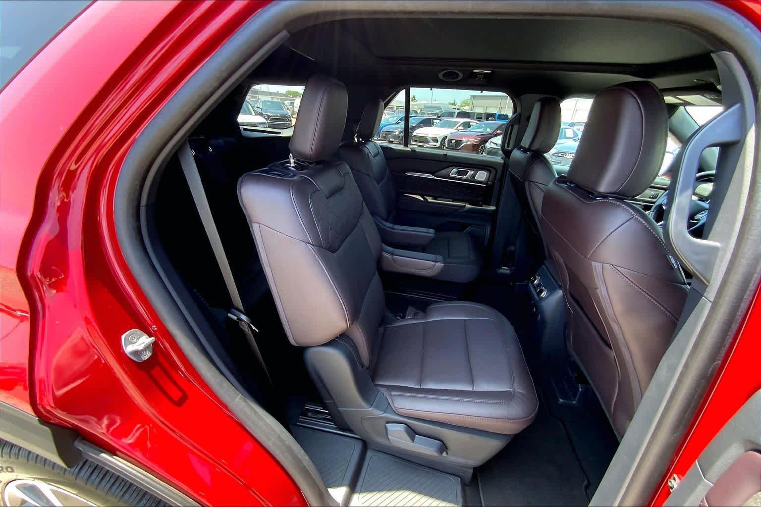 Certified 2025 Ford Explorer Platinum w/ Ultimate Package AWD/4WD image 20