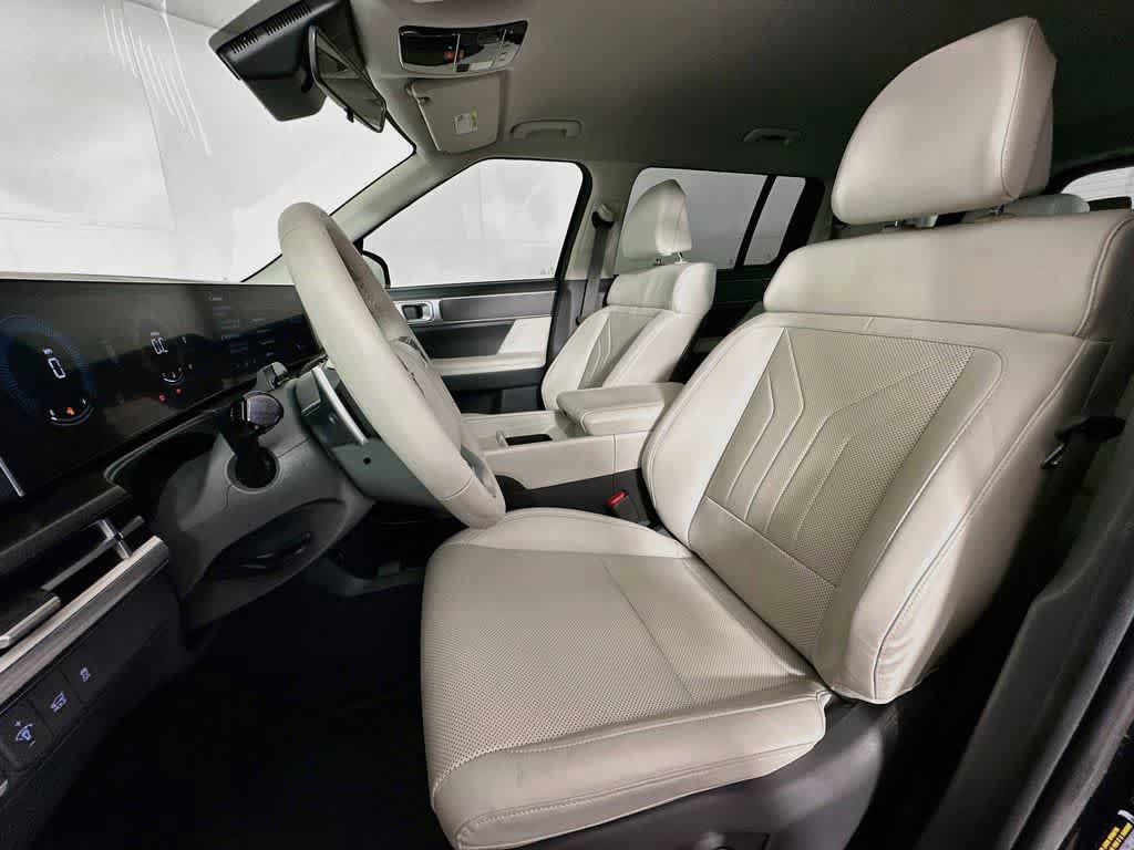 Used 2025 Hyundai Santa Fe SEL FWD image 12