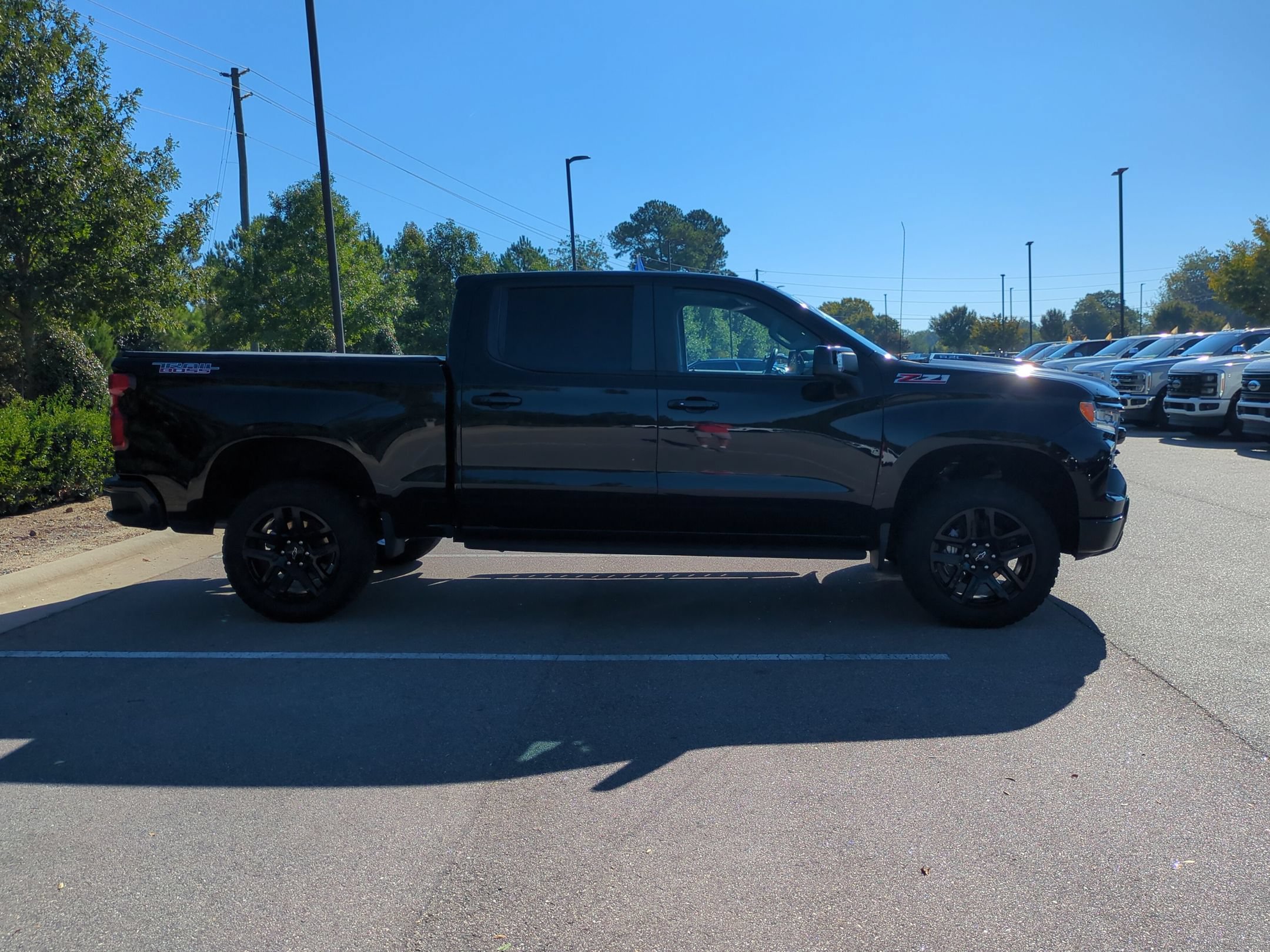 Used 2024 Chevrolet Silverado 1500 LT Trail Boss w/ Convenience Package II AWD/4WD image 3