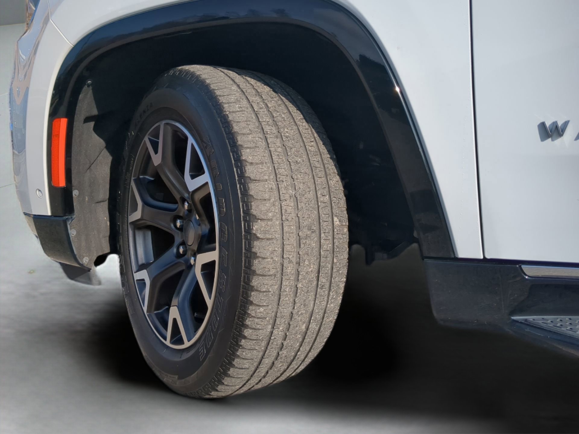 Used 2023 Jeep Wagoneer L Series III w/ Preferred Equipment Group image 66