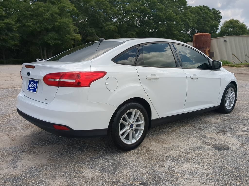 Certified 2018 Ford Focus SE FWD image 3
