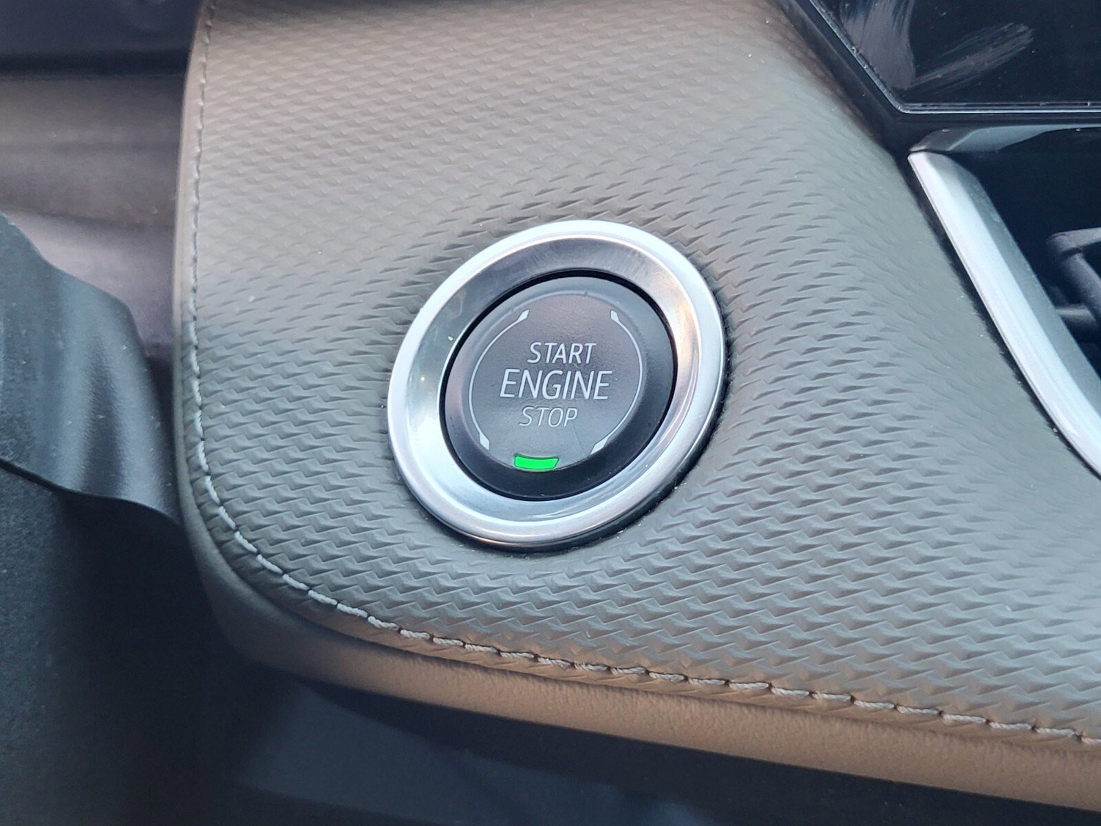 Used 2025 Chevrolet Equinox LT w/ Convenience Package II image 24