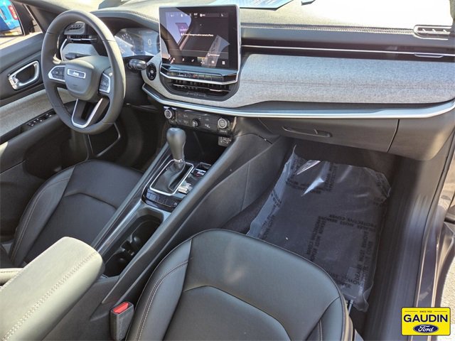 Used 2024 Jeep Compass Latitude image 17