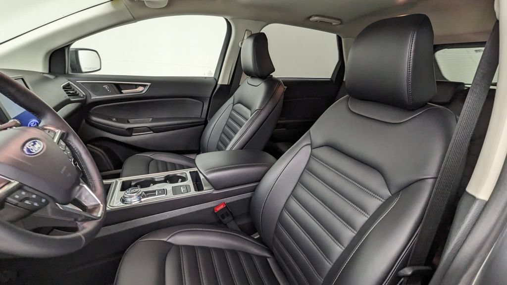 Certified 2024 Ford Edge SEL w/ Convenience Package AWD/4WD image 2