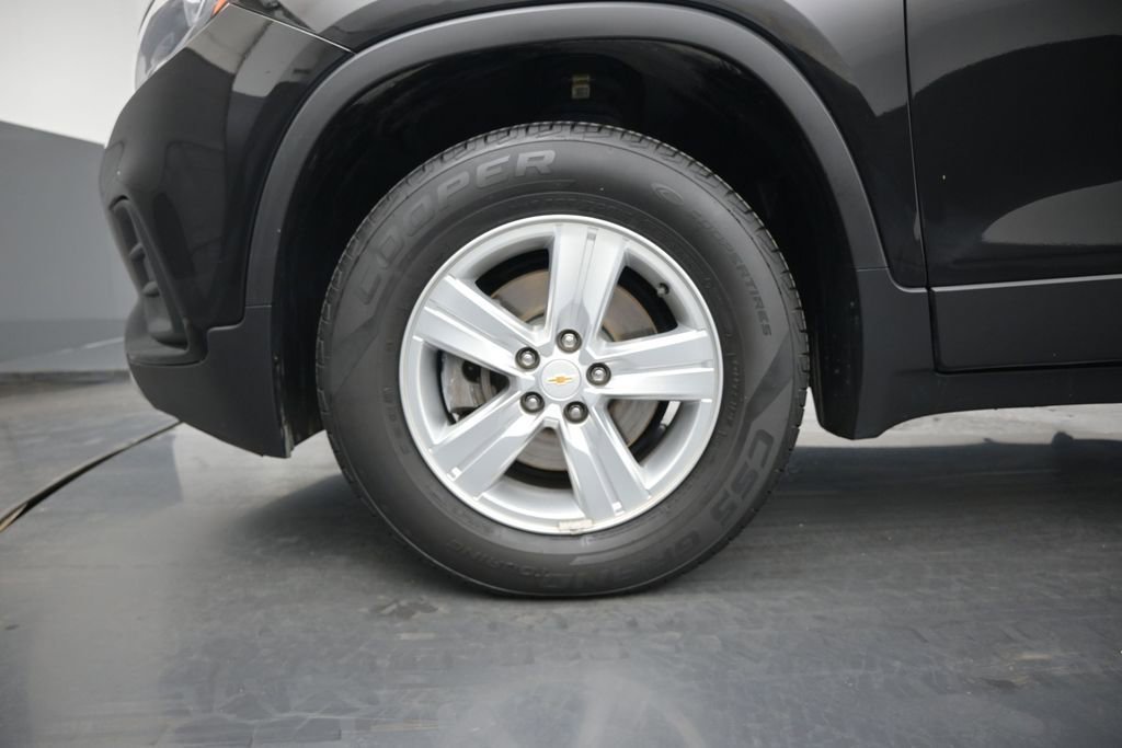 Used 2020 Chevrolet Trax LT w/ LT Convenience Package AWD/4WD image 25