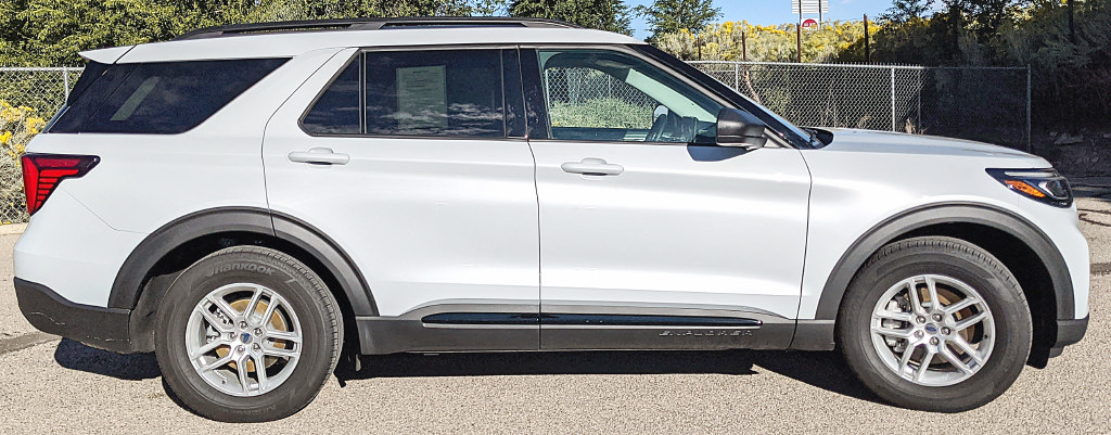 Certified 2026 Ford Explorer Active w/ Active Comfort Package RWD image 2