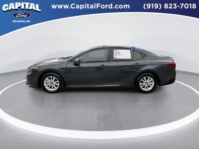 Used 2025 Toyota Camry LE image 3