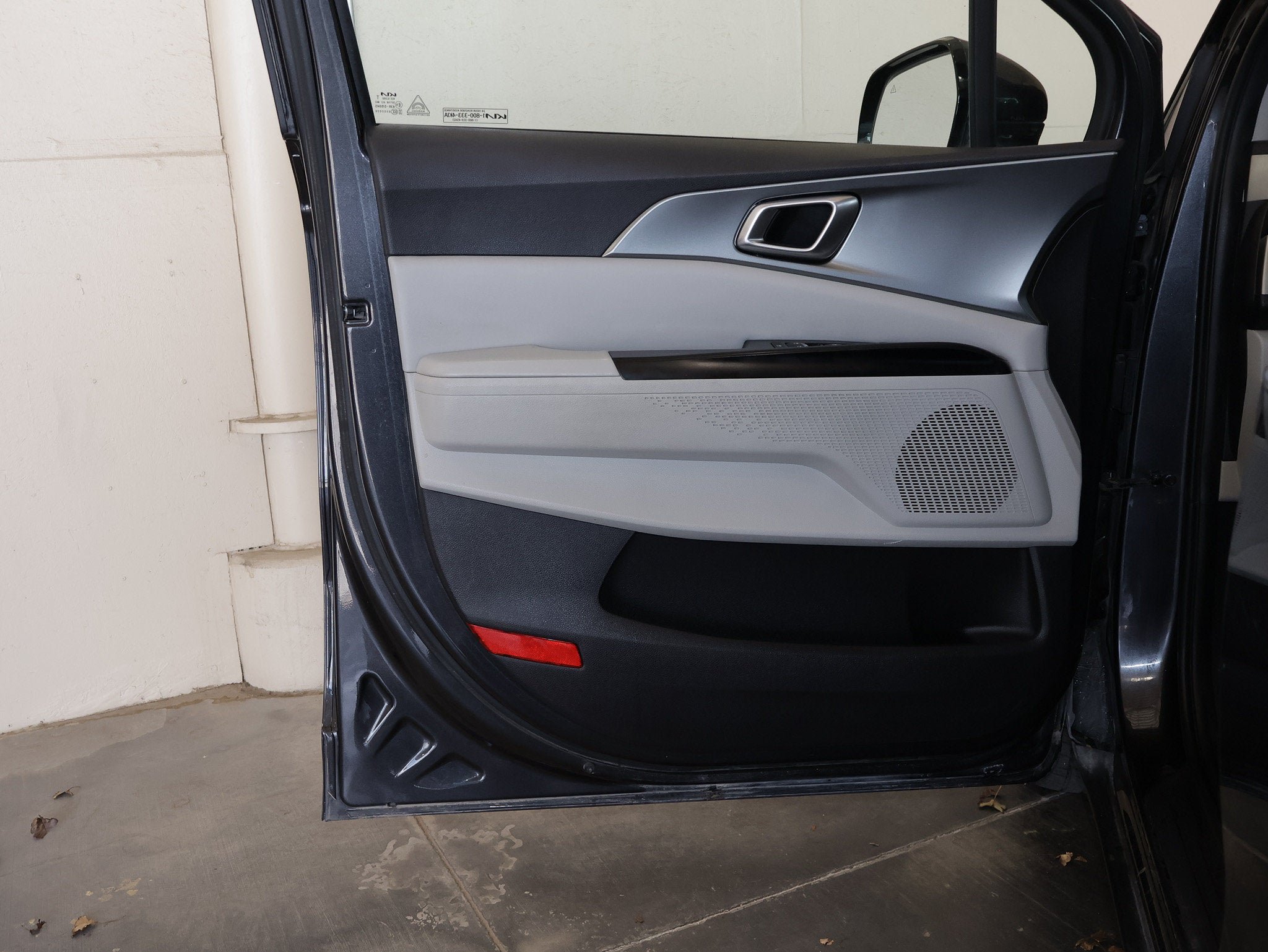 Used 2022 Kia Carnival LX FWD image 33