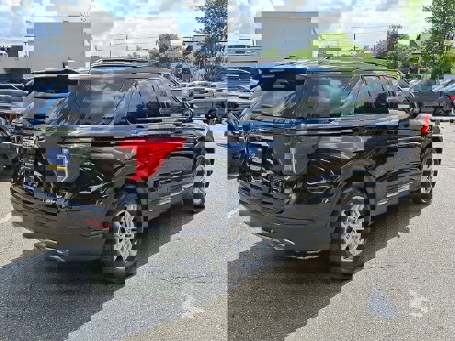 Certified 2022 Ford Explorer XLT w/ Equipment Group 202A image 10