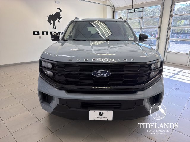 Certified 2025 Ford Expedition Active AWD/4WD image 3