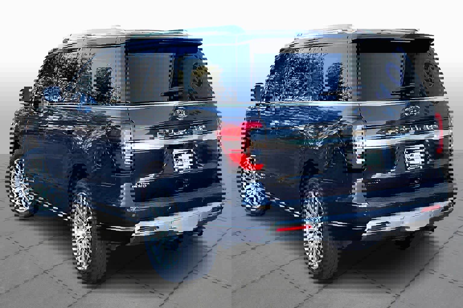 Certified 2023 Ford Expedition Platinum image 2