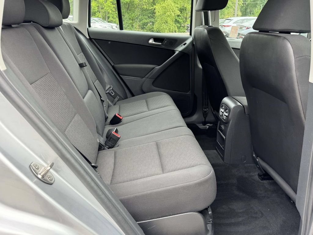 Used 2018 Volkswagen Tiguan Limited w/ Premium Package FWD image 15