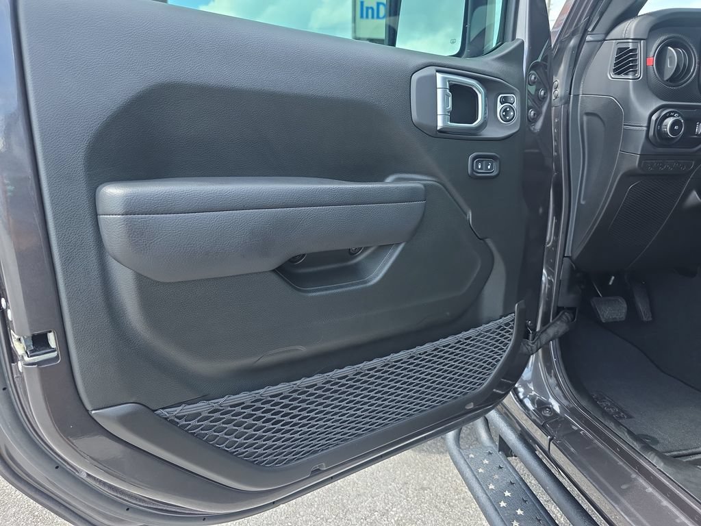 Used 2024 Jeep Wrangler Unlimited Rubicon w/ Technology Group AWD/4WD image 18