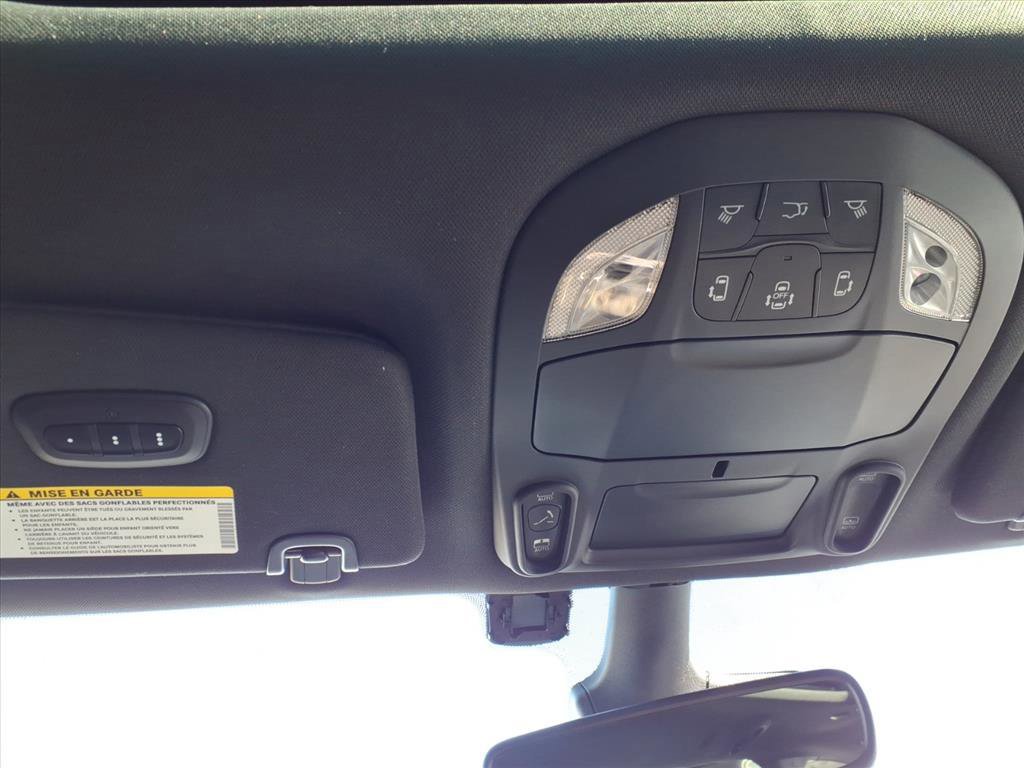 Used 2025 Chrysler Pacifica Limited image 15