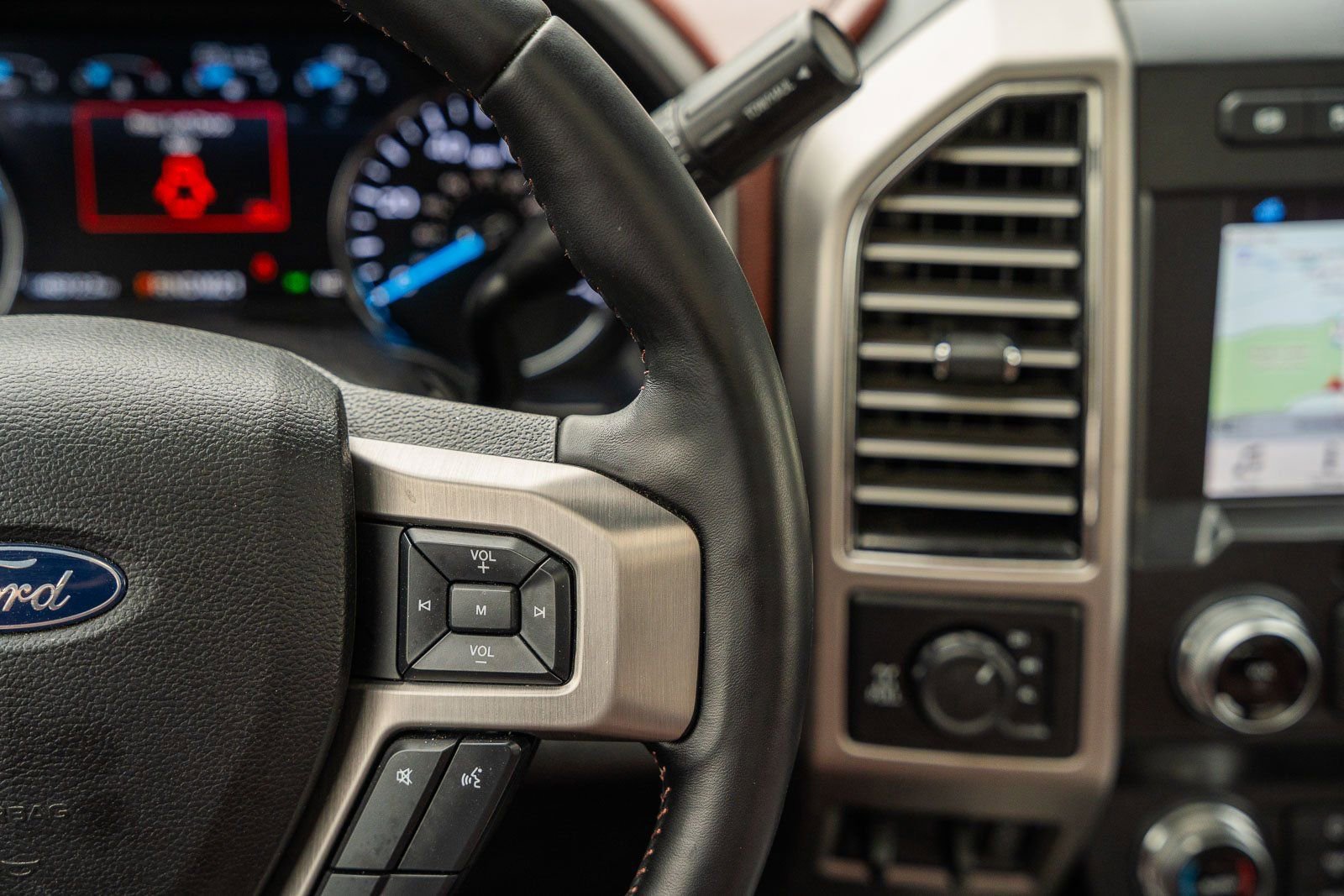 Certified 2019 Ford F250 Platinum w/ Platinum Ultimate Package image 32